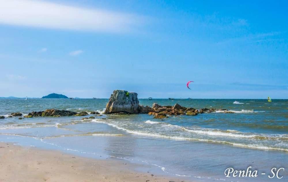 Suites A 100M Da Praia E 800M Do Beto Carrero Penha  Eksteriør billede